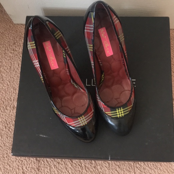 Betsy Johnson Black Tartan Pumps - Picture 1 of 4